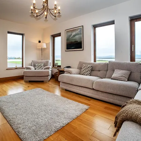 The Shore Holiday home Westport
